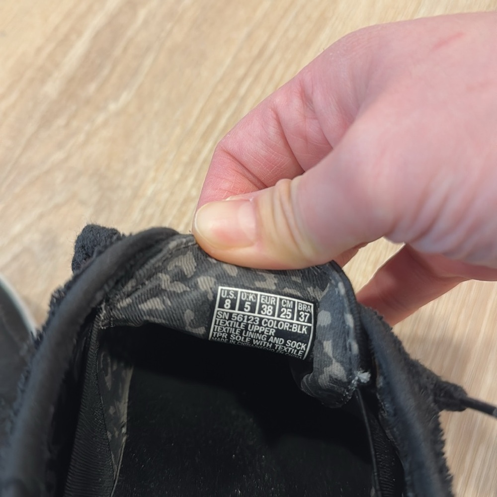 Bobs slip on shoes size 8 - Picture 5 of 6